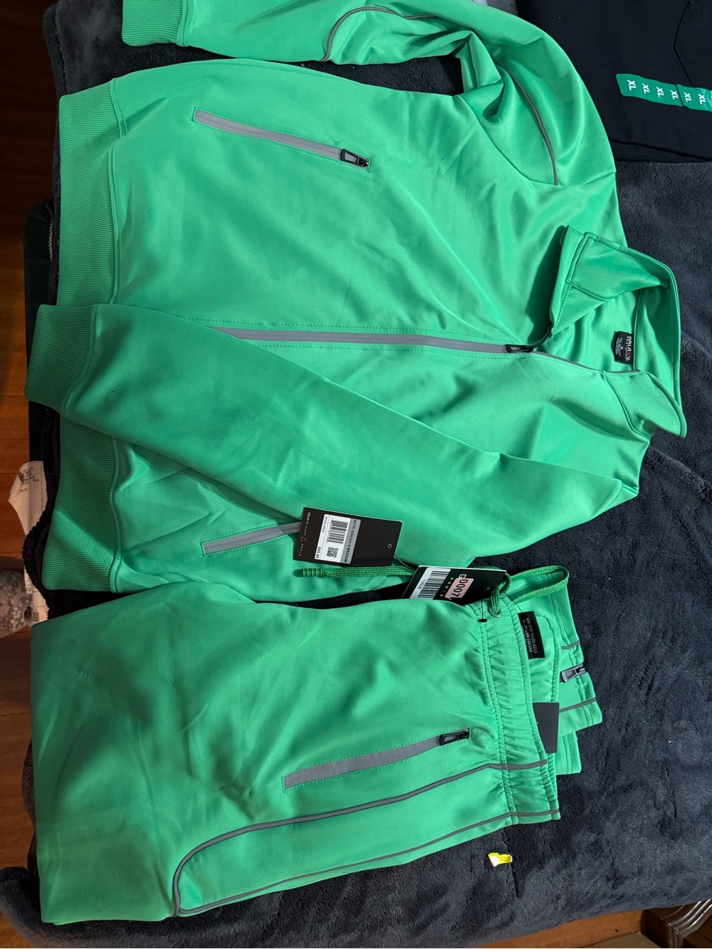 Galaxy By Harvic Vibrant Green Active Jacket & Joggers Set